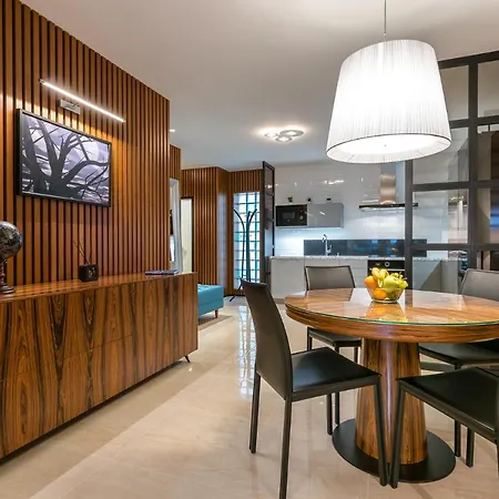 Appartement On The Main Street With Parking Old Town