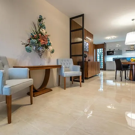 On The Main Street With Parking Old Town 科希策