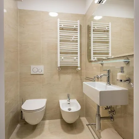 On The Main Street With Parking Old Town Appartement *