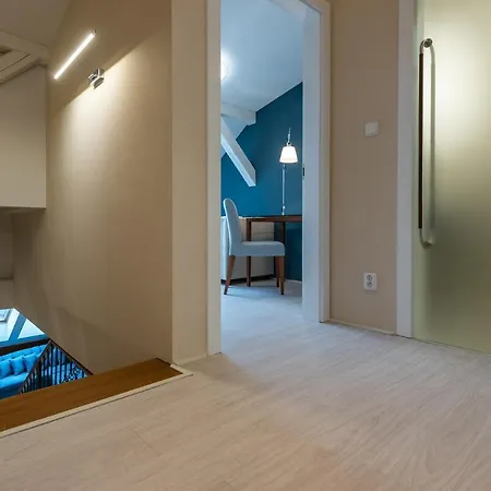 公寓 On The Main Street With Parking Old Town