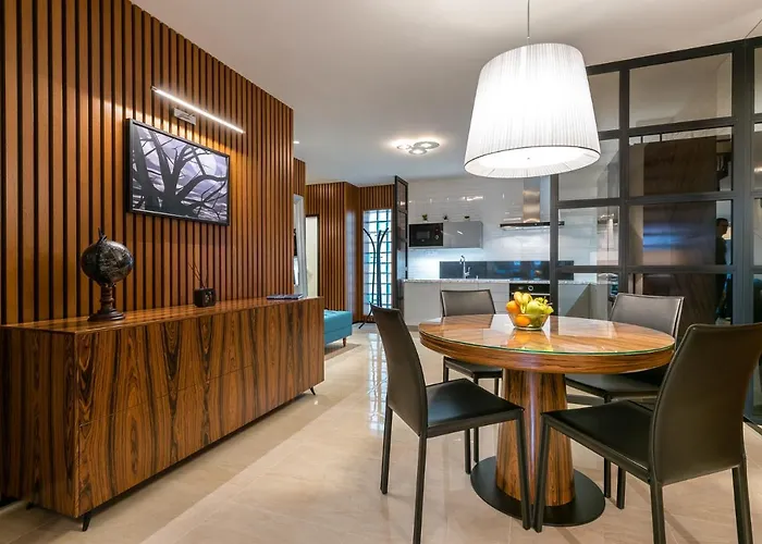 Apartamento On The Main Street With Parking Old Town