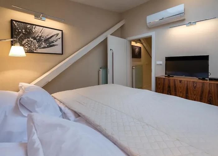 On The Main Street With Parking Old Town Appartement *