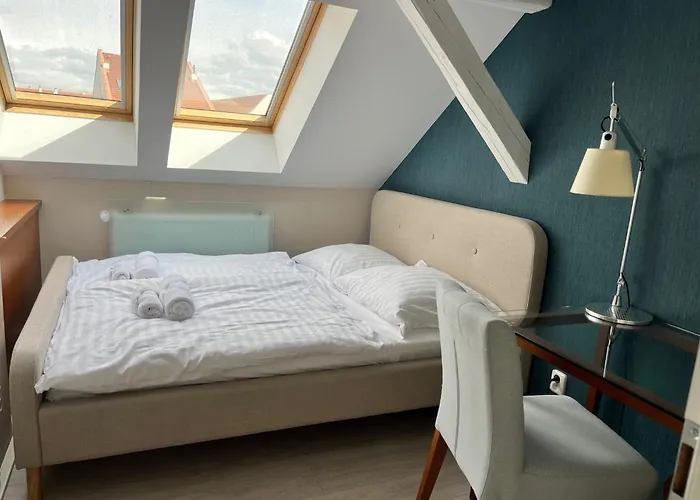 On The Main Street With Parking Old Town Apartamento